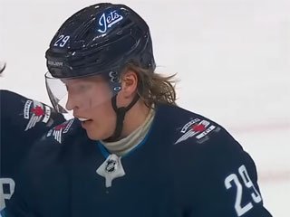 Патрик Лайне (Виннипег) - первая звезда игрового дня в НХЛ