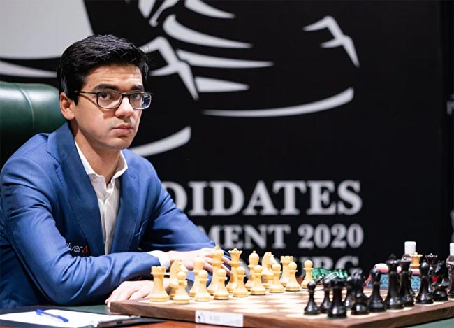 Аниш Гири рассказал, кому выгодна остановка турнира претендентов на мировую шахматную корону