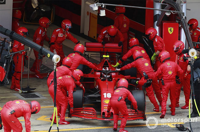 Ferrari подвела и Леклера и Феттеля в одной гонке. Работа на мостике – катастрофа