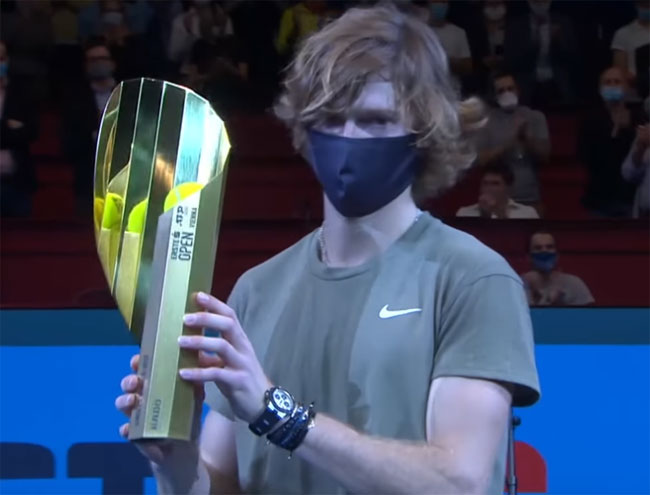 Рублёв стал чемпионом турнира ATP в Вене, обыграв в финале Сонего