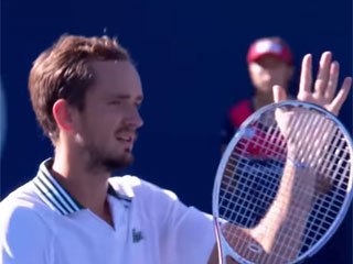 US Open. Медведев вышел в полуфинал, обыграв ван де Зандсхулпа в четырех сетах