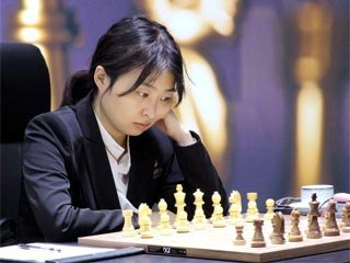 Вэньцзюнь обыграла Горячкину в четвертой партии матча за шахматную корону. Фото: wwcm2020.fide.com