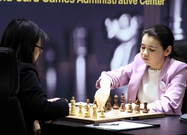Горячкина обыграла Вэньцзюнь в восьмой партии матча за шахматную корону