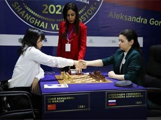 Вэньцзюнь и Горячкина разошлись миром в 11-й партии матча за шахматную корону. Фото: wwcm2020.fide.com
