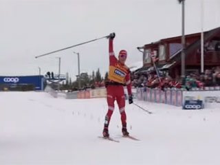 Россиянин Большунов выиграл масс-старт на четвертом этапе «Ски Тура»