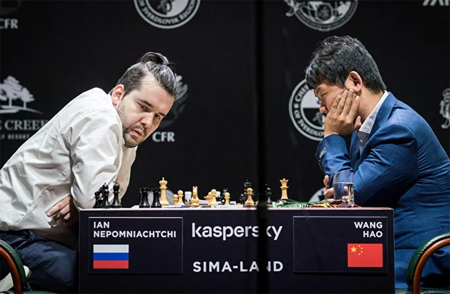 Шахматы: Ян Непомнящий стал единоличным лидером турнира претендентов