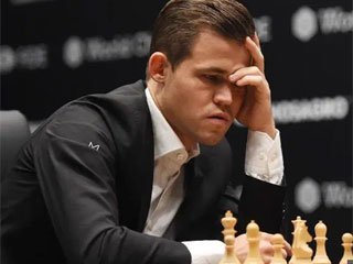 Карлсен потерпел первое поражение на онлайн-турнире Magnus Carlsen Invitational