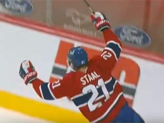 НХЛ. Эрик Стаал –  первая звезда игрового дня 5 апреля