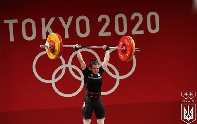 Олимпиада-2020.  Штангистка Камила Контоп – пятая  в категории до 55 кг