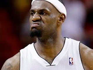 Эксперт: Игроки НБА не уважают Леброна. Никто не осмелился бы так говорить с Джорданом