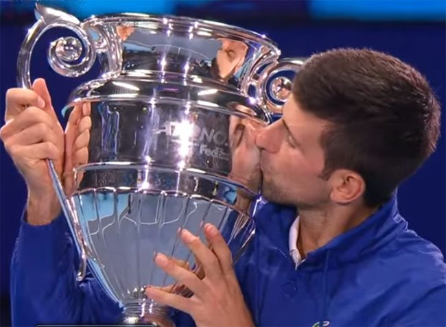 Новак Джокович в седьмой раз получил трофей первой ракетки мира по итогам сезона (+Видео)