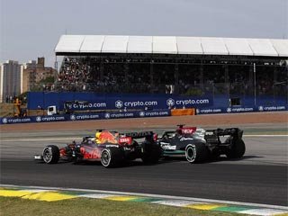 Mercedes официально потребовала наказать Ферстаппена
