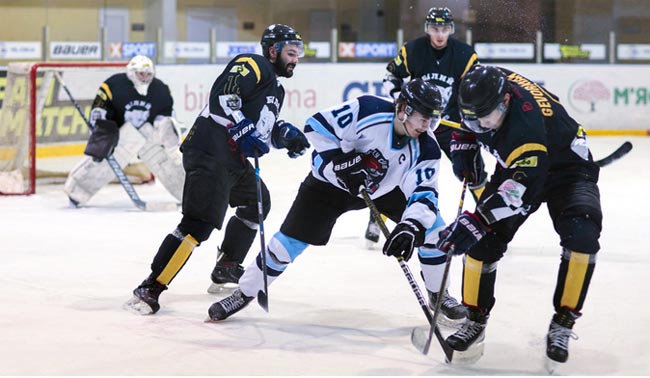 19 января, в рамках 12-го тура  регулярного чемпионата хоккейной Суперлиги Украины прошли два матча.