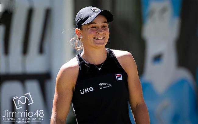Эшли Барти выиграла турнир WTA-500 в Аделаиде