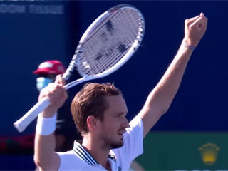 Australian Open-2022. Медведев стал последним полуфиналистом, обыграв пяти сетах Оже-Альяссима