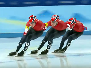 Олимпиада 2022. Норвежский конькобежцы победили в командной гонке