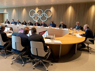 МОК не планує знімати санкцій із російських та білоруських спортсменів