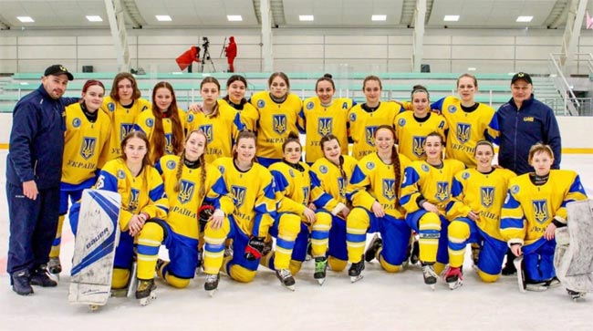 Україна здобула суху перемогу в першому матчі ЧС з хокею серед жінок