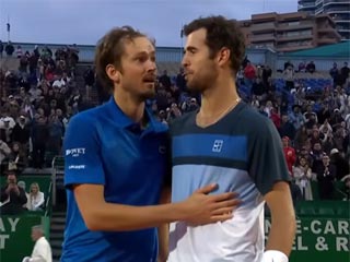 ATP 1000. Монте-Карло.  Медведєв, Монфіс, Берреттіні і Музетті,  стартували з перемоги, Оже-Альяссім, Ваврінка і Шаповалов зазнали поразки