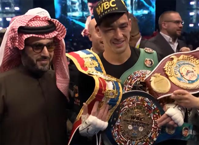 Промоутер Бенавідеса прокоментував відмову Бівола від титулу WBC